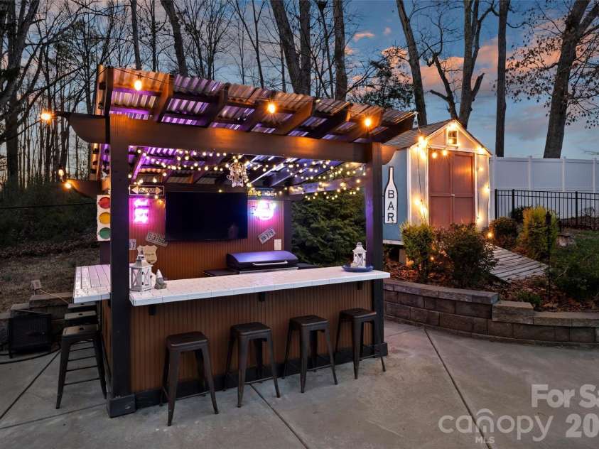 306 Breezewood Drive, Charlotte, NC 28262.  MLS# CAR4352343, YatesRealty ID 8209. 
