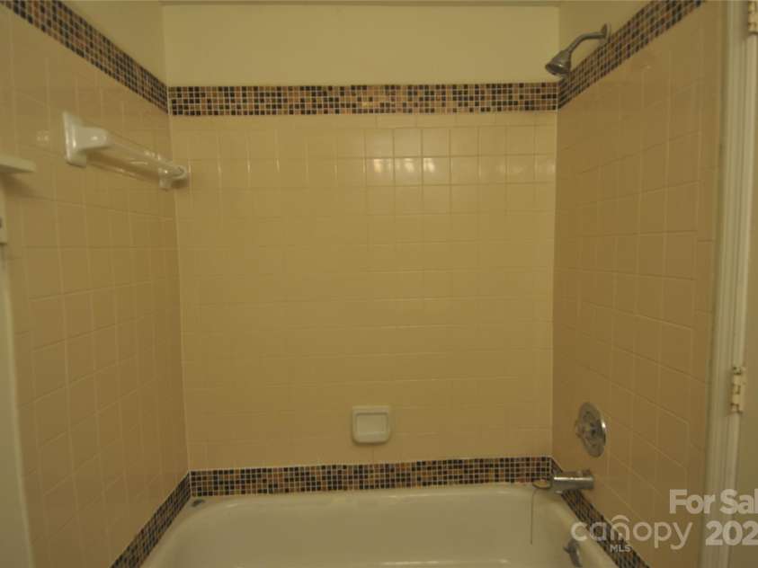 1600 H Arlyn Circle, Charlotte, NC 28213.  MLS# CAR4170460, YatesRealty ID 821. Hall Shower