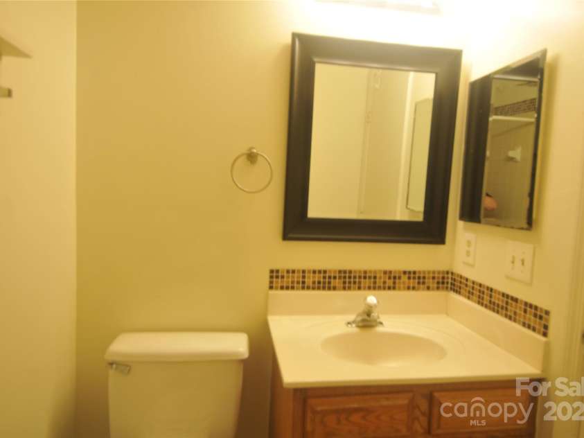 1600 H Arlyn Circle, Charlotte, NC 28213.  MLS# CAR4170460, YatesRealty ID 821. Primary bath