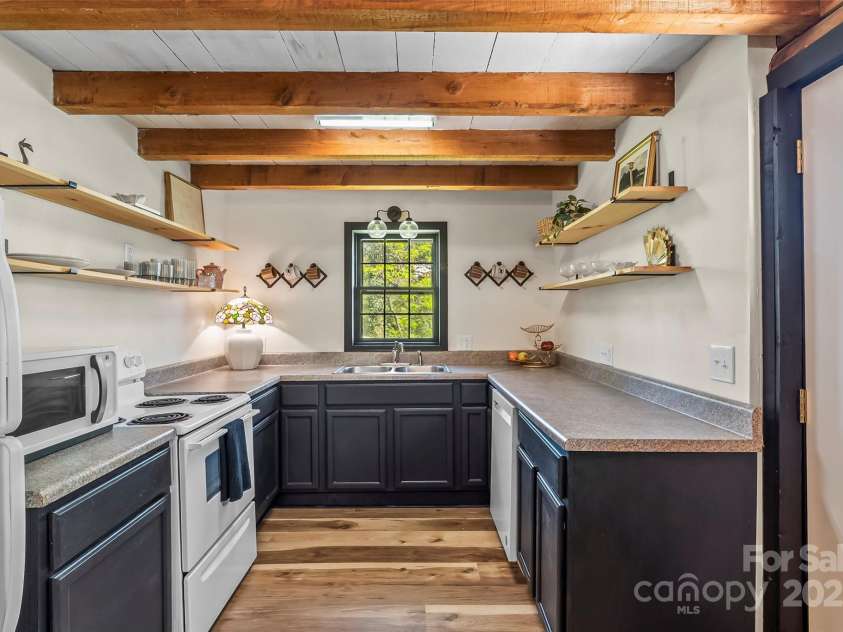 30 Greenbriar Road, Black Mountain, NC 28711.  MLS# CAR4248196, YatesRealty ID 8210. 