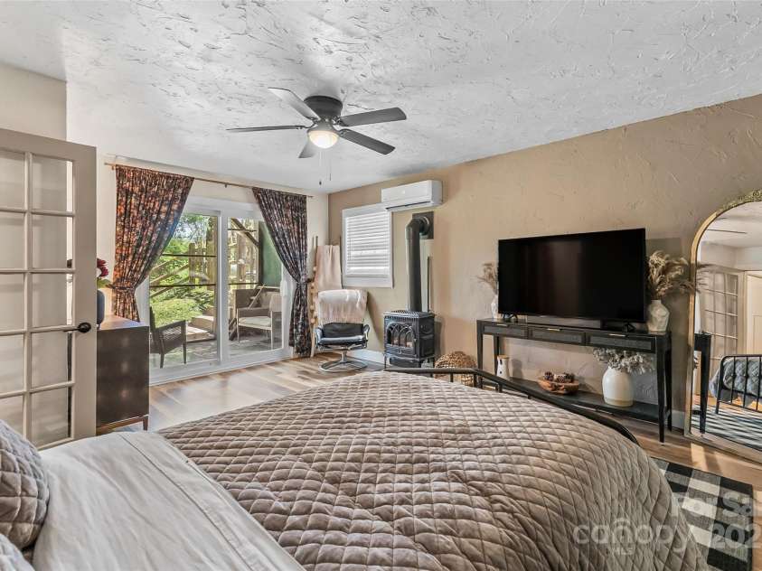 30 Greenbriar Road, Black Mountain, NC 28711.  MLS# CAR4248196, YatesRealty ID 8210. 