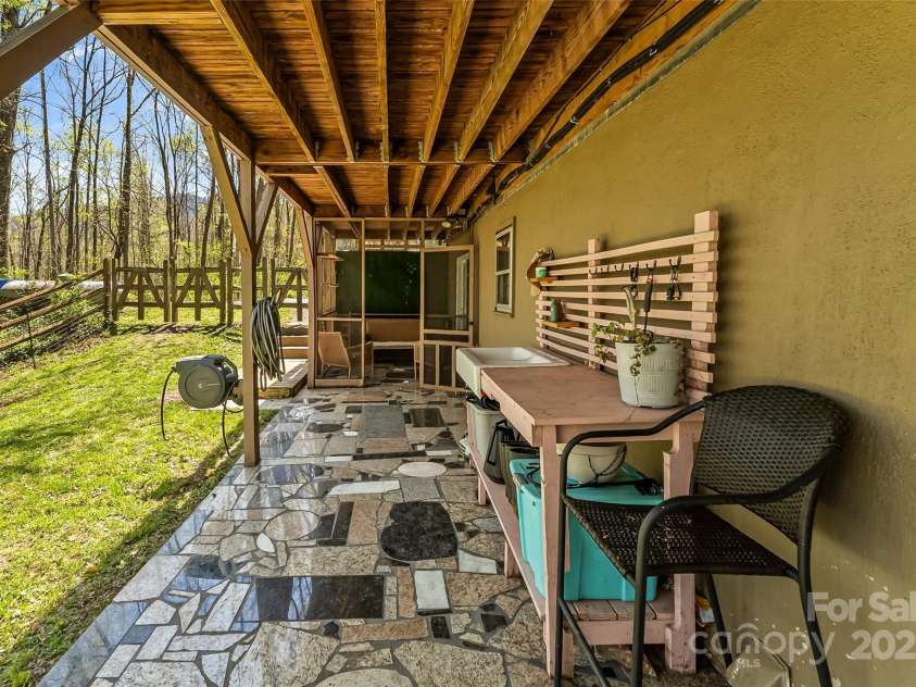 30 Greenbriar Road, Black Mountain, NC 28711.  MLS# CAR4248196, YatesRealty ID 8210. 