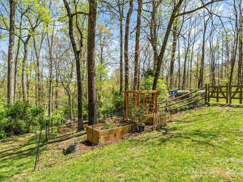 30 Greenbriar Road, Black Mountain, NC 28711.  MLS# CAR4248196, YatesRealty ID 8210. 