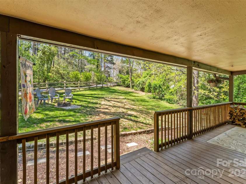 30 Greenbriar Road, Black Mountain, NC 28711.  MLS# CAR4248196, YatesRealty ID 8210. 