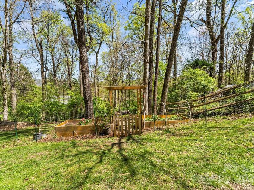 30 Greenbriar Road, Black Mountain, NC 28711.  MLS# CAR4248196, YatesRealty ID 8210. 