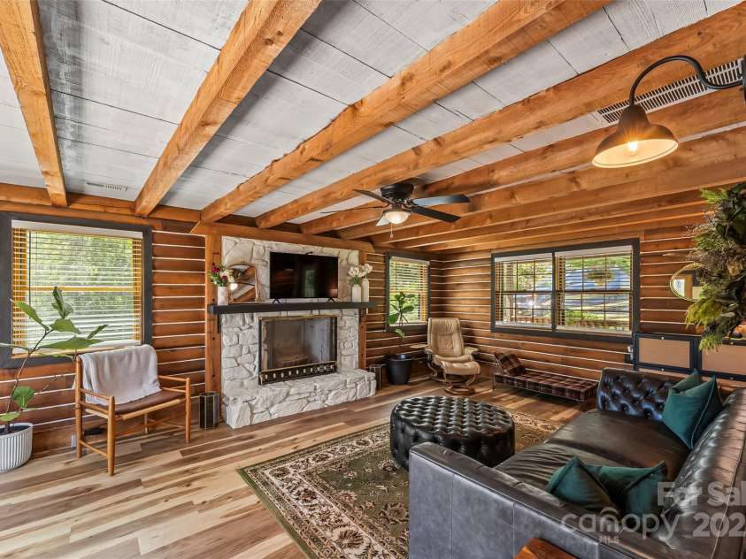30 Greenbriar Road, Black Mountain, NC 28711.  MLS# CAR4248196, YatesRealty ID 8210. 