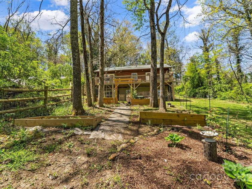 30 Greenbriar Road, Black Mountain, NC 28711.  MLS# CAR4248196, YatesRealty ID 8210. 