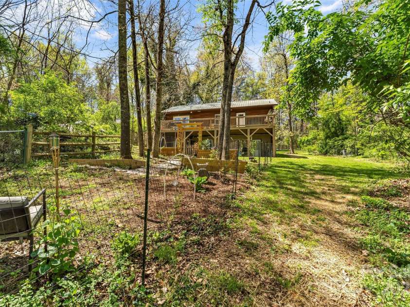 30 Greenbriar Road, Black Mountain, NC 28711.  MLS# CAR4248196, YatesRealty ID 8210. 