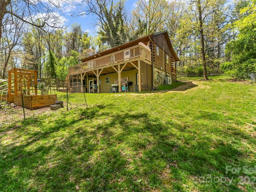 30 Greenbriar Road, Black Mountain, NC 28711.  MLS# CAR4248196, YatesRealty ID 8210. 