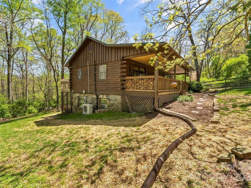 30 Greenbriar Road, Black Mountain, NC 28711.  MLS# CAR4248196, YatesRealty ID 8210. 