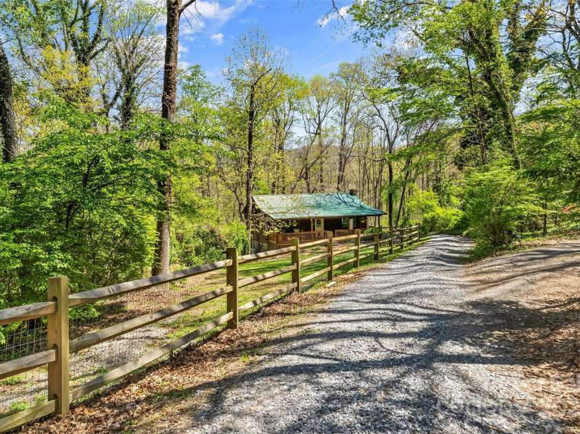 30 Greenbriar Road, Black Mountain, NC 28711.  MLS# CAR4248196, YatesRealty ID 8210. 