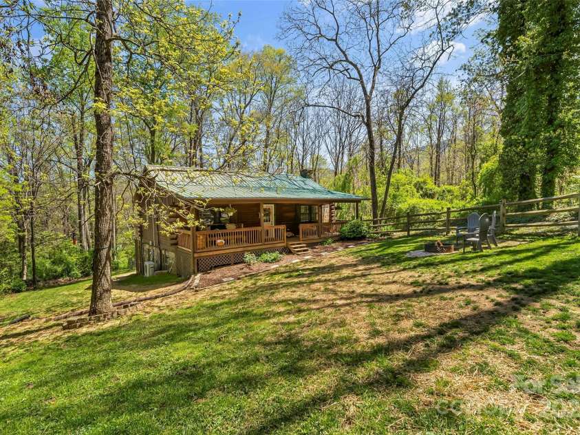 30 Greenbriar Road, Black Mountain, NC 28711.  MLS# CAR4248196, YatesRealty ID 8210. 