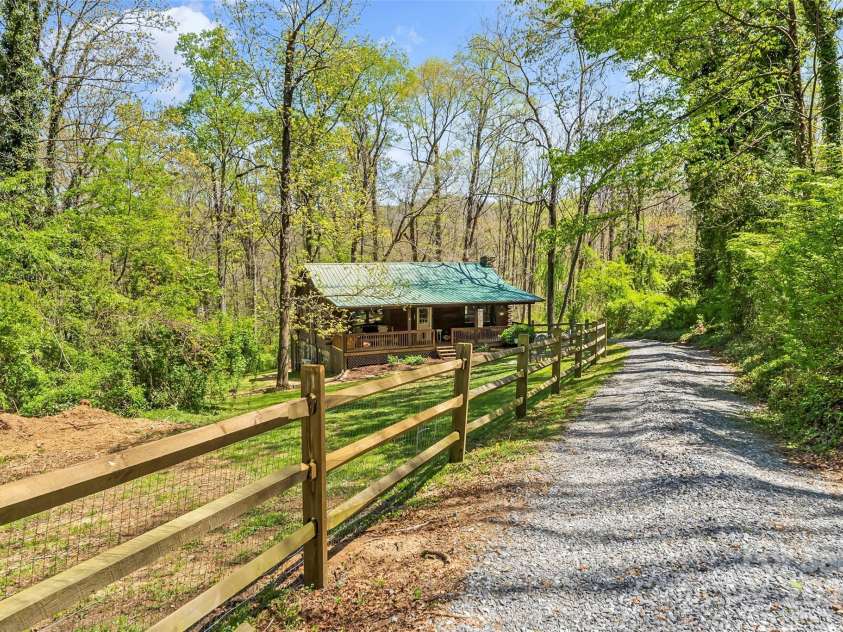 30 Greenbriar Road, Black Mountain, NC 28711.  MLS# CAR4248196, YatesRealty ID 8210. 