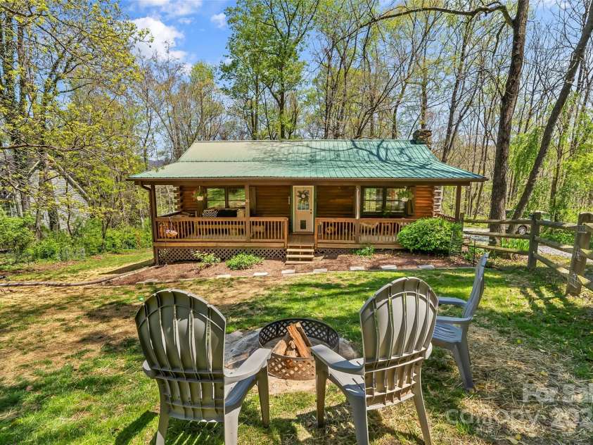 30 Greenbriar Road, Black Mountain, NC 28711.  MLS# CAR4248196, YatesRealty ID 8210. 