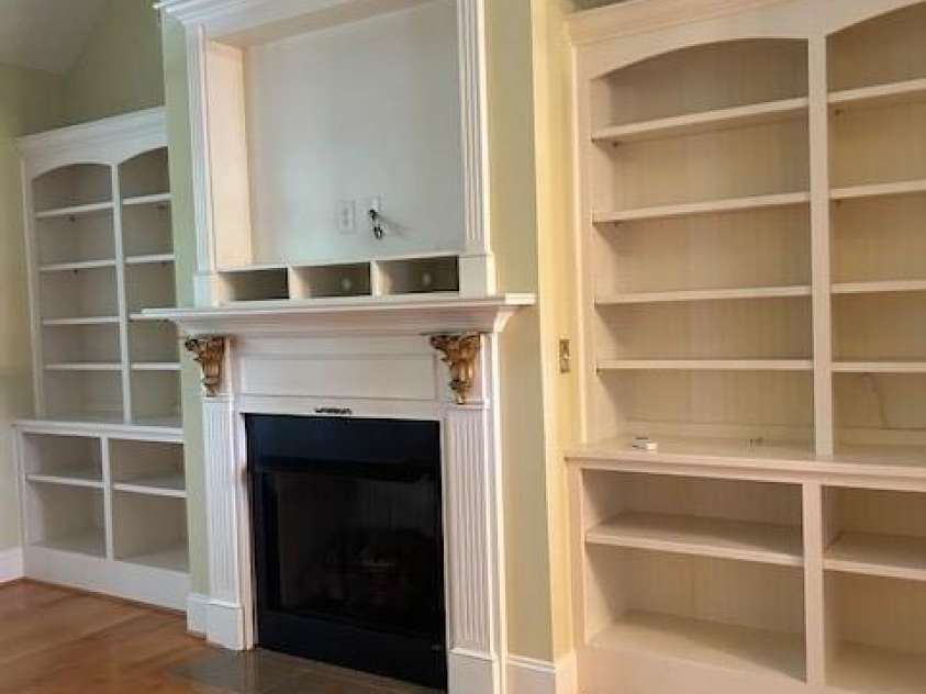 127 Victoria Park Drive, Shelby, NC 28150.  MLS# CAR4294152, YatesRealty ID 8212. FIREPLACE & BOOKSHELVES