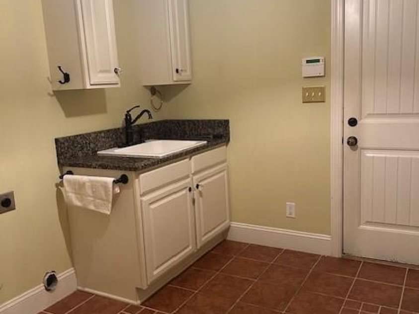 127 Victoria Park Drive, Shelby, NC 28150.  MLS# CAR4294152, YatesRealty ID 8212. LAUNDRY ROOM