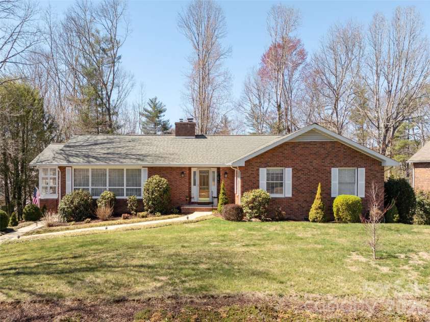 71 Fairway Drive, Etowah, NC 28729.  MLS# CAR4356694, YatesRealty ID 8213. 