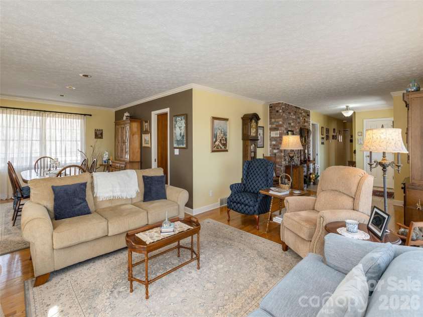 71 Fairway Drive, Etowah, NC 28729.  MLS# CAR4356694, YatesRealty ID 8213. 