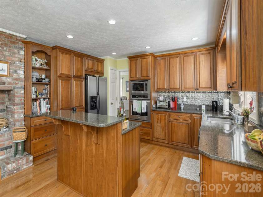 71 Fairway Drive, Etowah, NC 28729.  MLS# CAR4356694, YatesRealty ID 8213. 