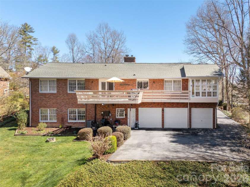 71 Fairway Drive, Etowah, NC 28729.  MLS# CAR4356694, YatesRealty ID 8213. 