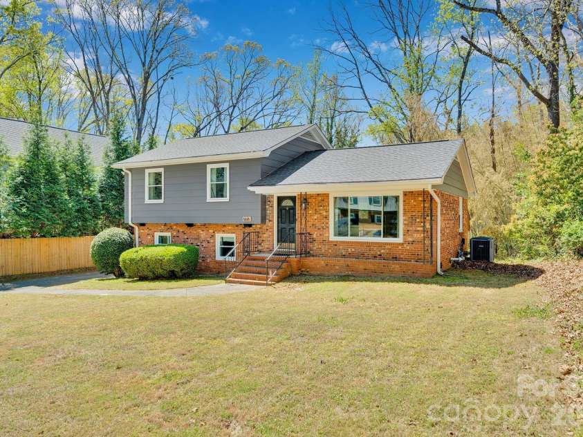 6616 Highbrook Drive, Charlotte, NC 28212.  MLS# CAR4363329, YatesRealty ID 8214. 
