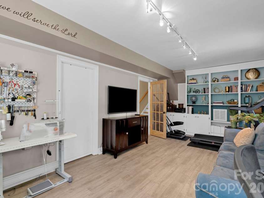 6616 Highbrook Drive, Charlotte, NC 28212.  MLS# CAR4363329, YatesRealty ID 8214. 