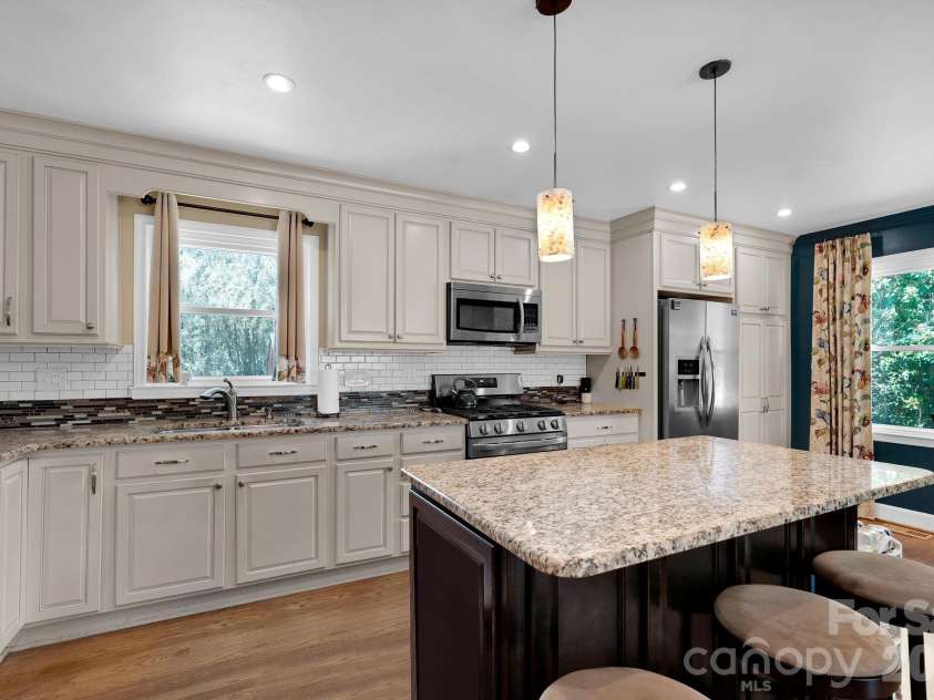 6616 Highbrook Drive, Charlotte, NC 28212.  MLS# CAR4363329, YatesRealty ID 8214. 