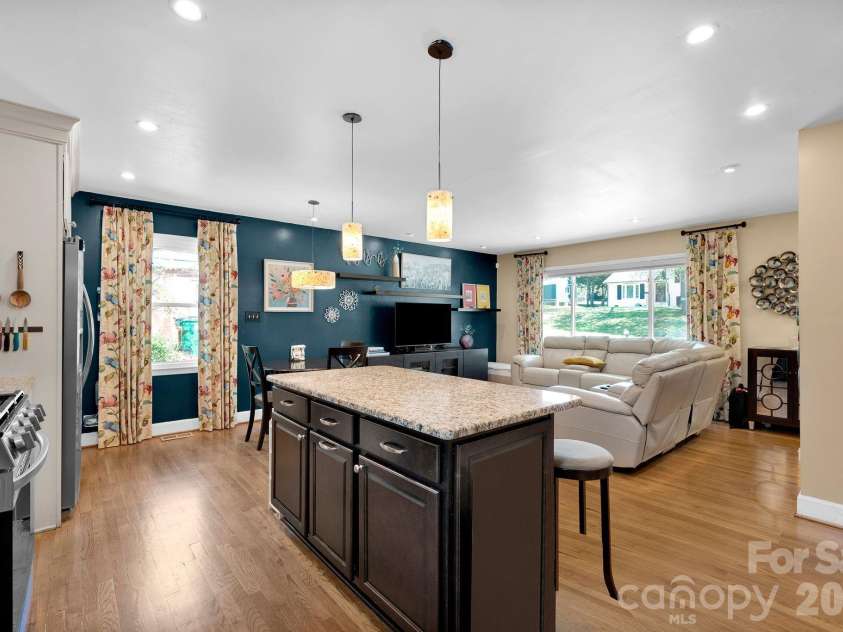 6616 Highbrook Drive, Charlotte, NC 28212.  MLS# CAR4363329, YatesRealty ID 8214. 