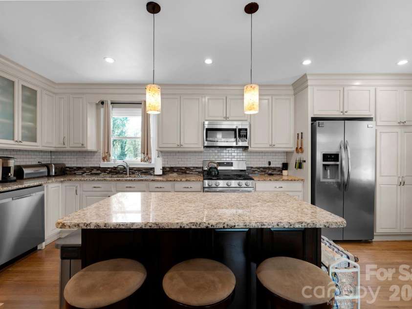 6616 Highbrook Drive, Charlotte, NC 28212.  MLS# CAR4363329, YatesRealty ID 8214. 