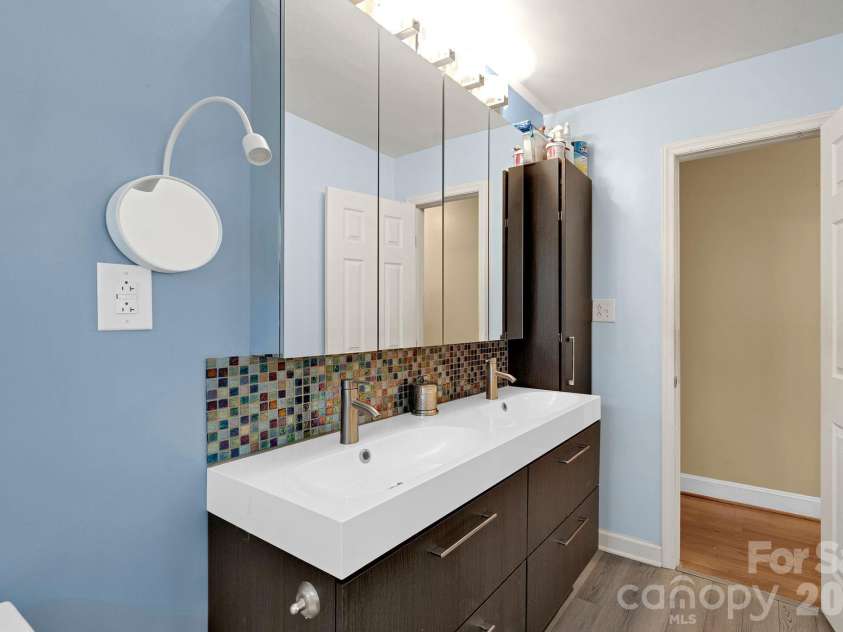 6616 Highbrook Drive, Charlotte, NC 28212.  MLS# CAR4363329, YatesRealty ID 8214. 