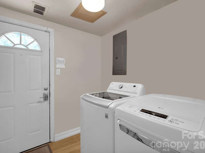 6616 Highbrook Drive, Charlotte, NC 28212.  MLS# CAR4363329, YatesRealty ID 8214. 