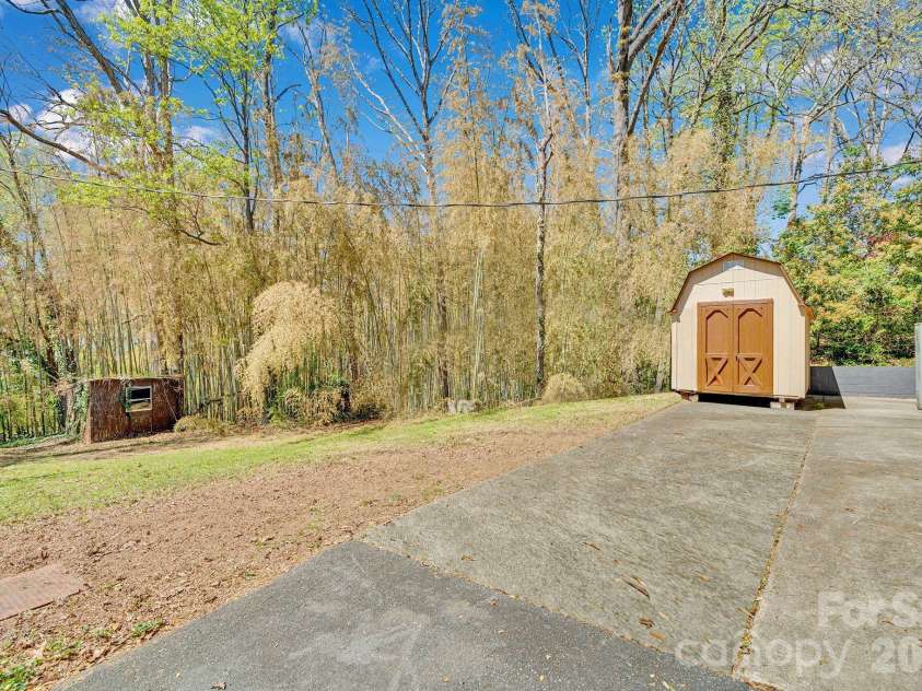 6616 Highbrook Drive, Charlotte, NC 28212.  MLS# CAR4363329, YatesRealty ID 8214. 