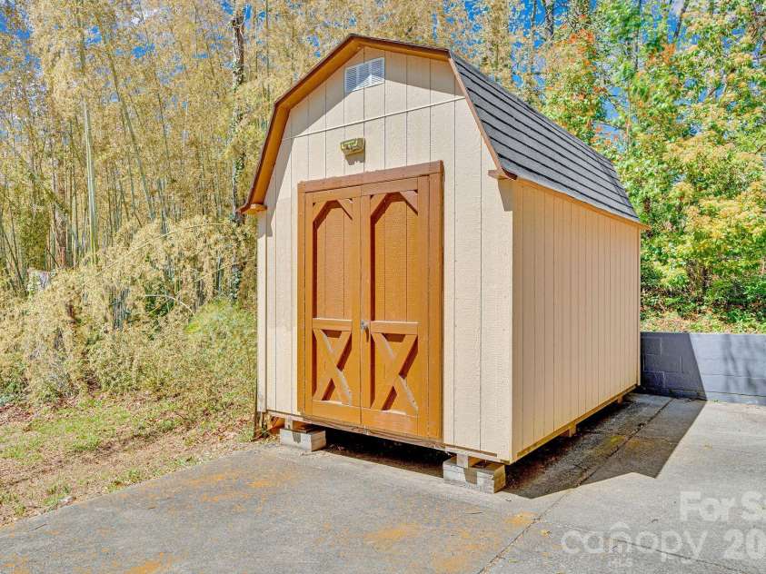 6616 Highbrook Drive, Charlotte, NC 28212.  MLS# CAR4363329, YatesRealty ID 8214. 