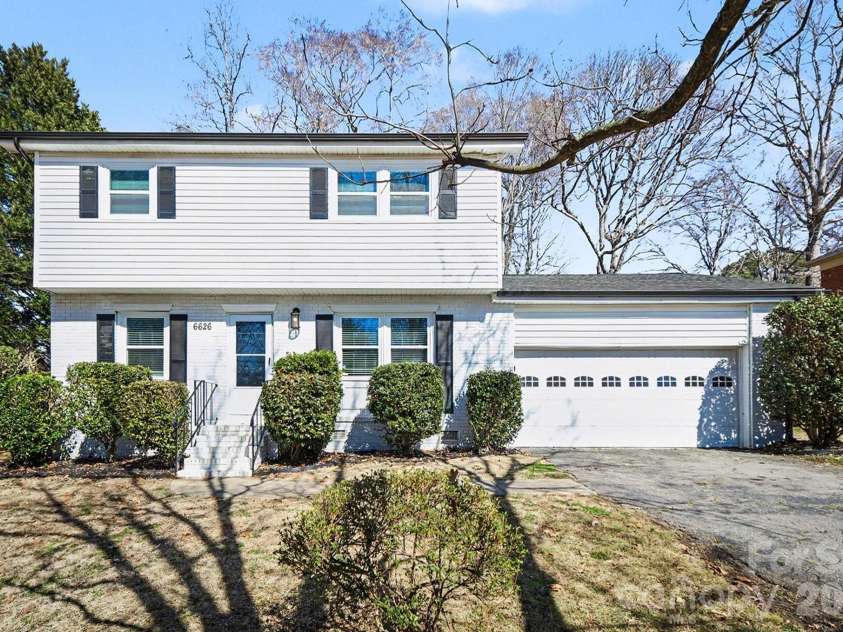 6626 Glenmoor Drive, Charlotte, NC 28214.  MLS# CAR4345144, YatesRealty ID 8215. 