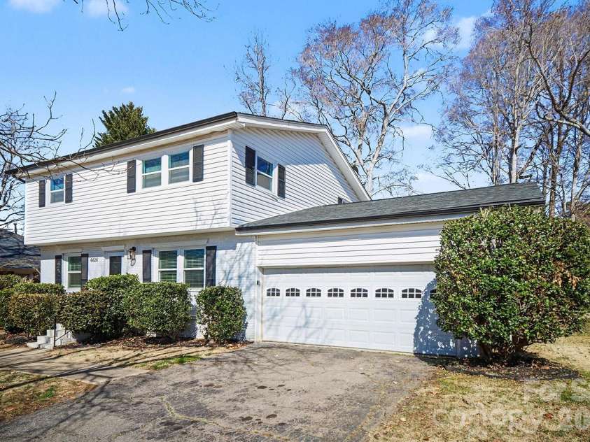 6626 Glenmoor Drive, Charlotte, NC 28214.  MLS# CAR4345144, YatesRealty ID 8215. 