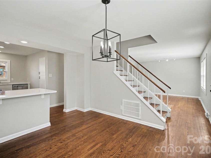 6626 Glenmoor Drive, Charlotte, NC 28214.  MLS# CAR4345144, YatesRealty ID 8215. 