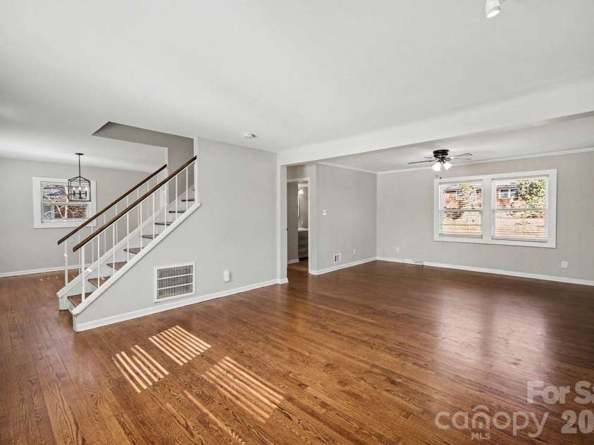 6626 Glenmoor Drive, Charlotte, NC 28214.  MLS# CAR4345144, YatesRealty ID 8215. 