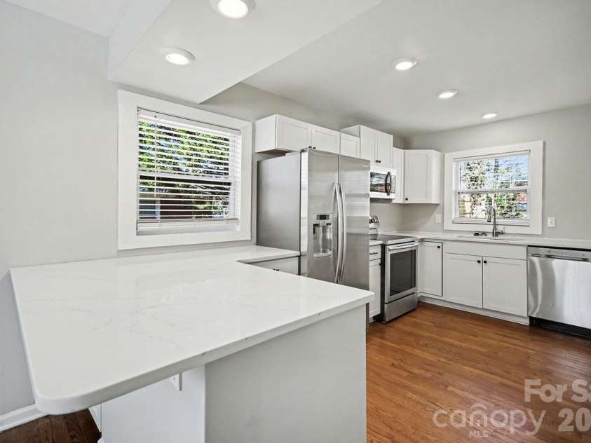 6626 Glenmoor Drive, Charlotte, NC 28214.  MLS# CAR4345144, YatesRealty ID 8215. 