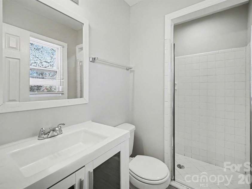 6626 Glenmoor Drive, Charlotte, NC 28214.  MLS# CAR4345144, YatesRealty ID 8215. 