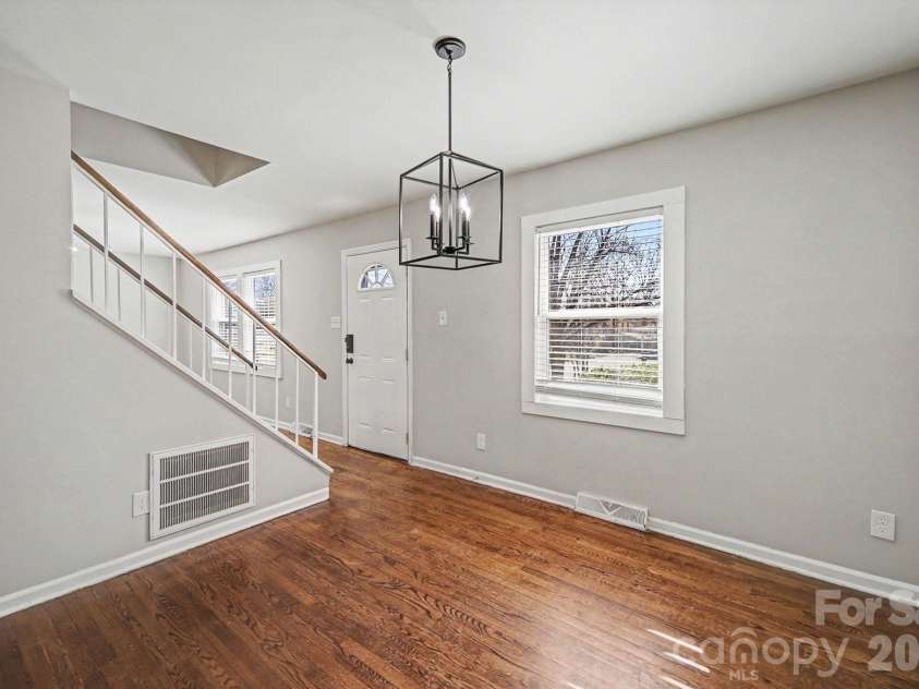 6626 Glenmoor Drive, Charlotte, NC 28214.  MLS# CAR4345144, YatesRealty ID 8215. 