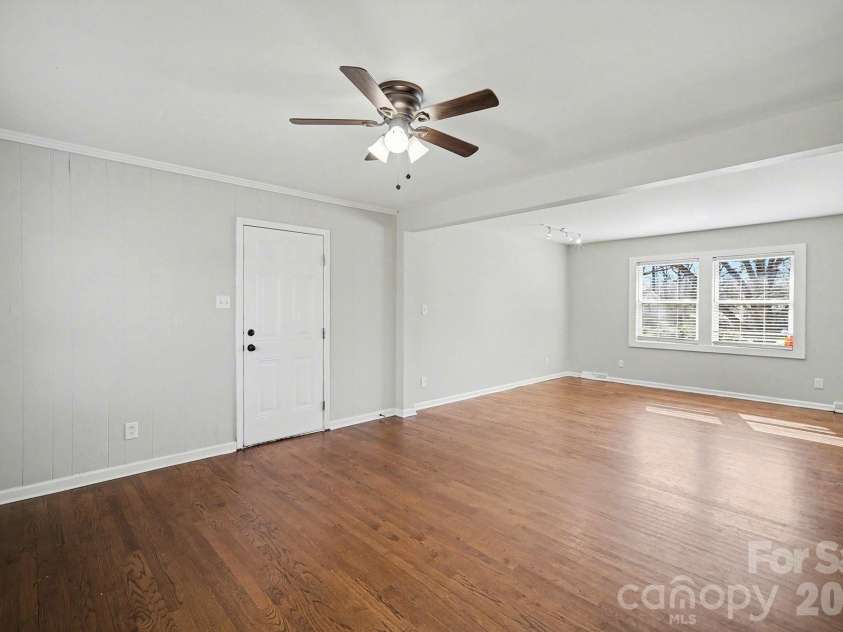 6626 Glenmoor Drive, Charlotte, NC 28214.  MLS# CAR4345144, YatesRealty ID 8215. 
