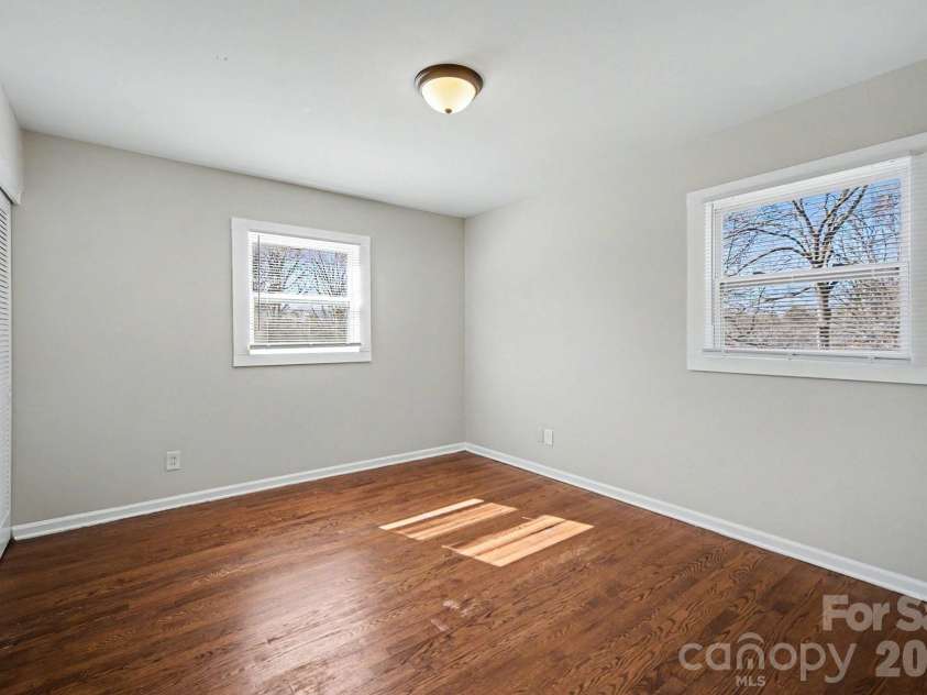 6626 Glenmoor Drive, Charlotte, NC 28214.  MLS# CAR4345144, YatesRealty ID 8215. 