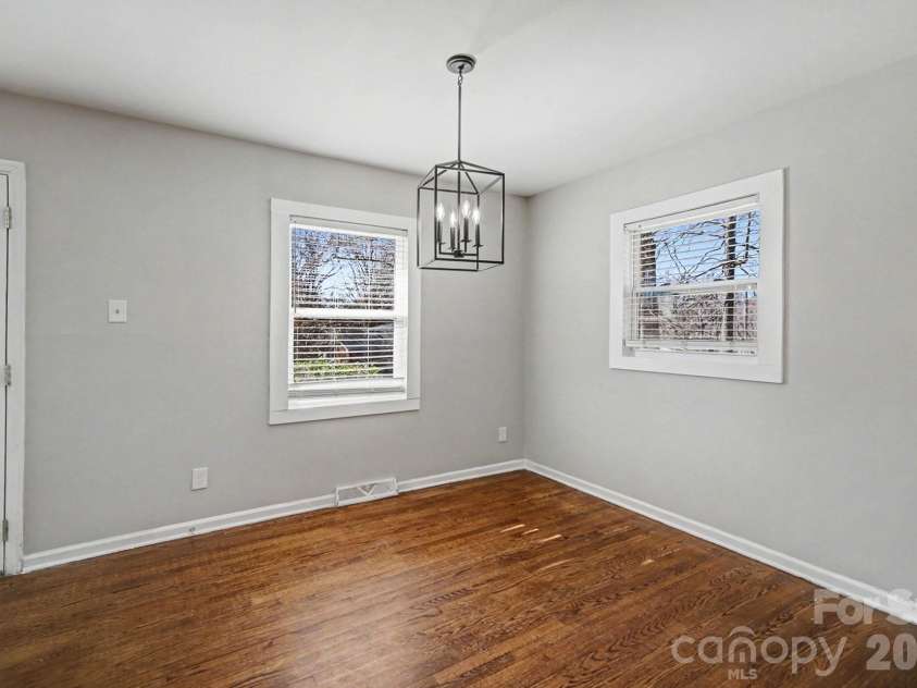 6626 Glenmoor Drive, Charlotte, NC 28214.  MLS# CAR4345144, YatesRealty ID 8215. 