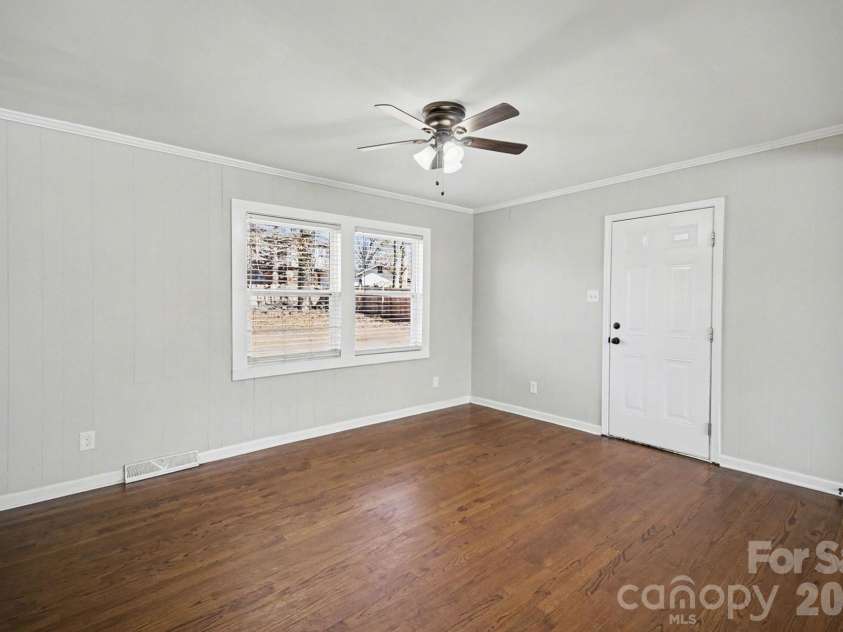6626 Glenmoor Drive, Charlotte, NC 28214.  MLS# CAR4345144, YatesRealty ID 8215. 