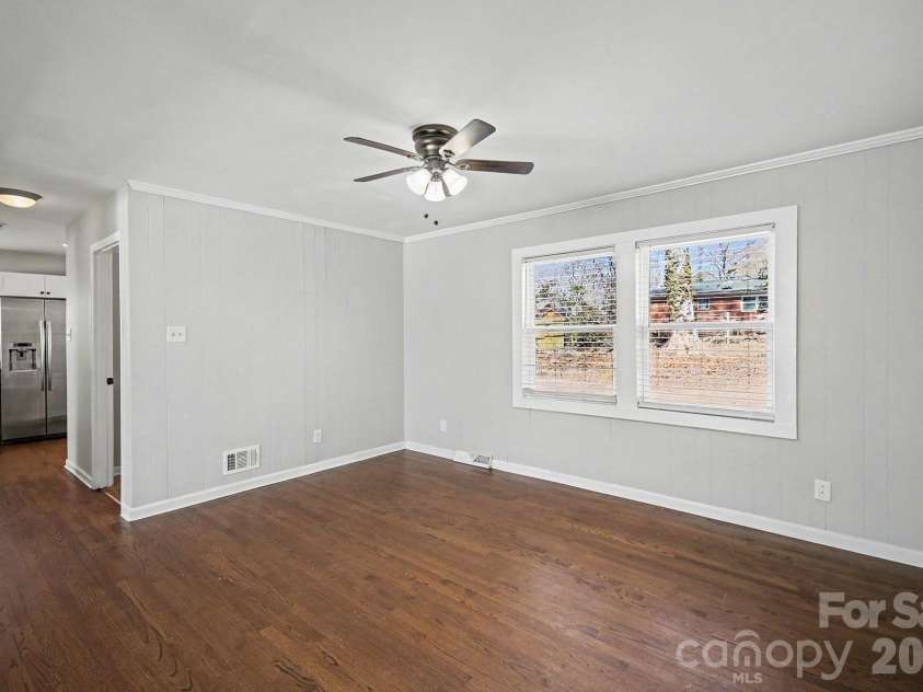 6626 Glenmoor Drive, Charlotte, NC 28214.  MLS# CAR4345144, YatesRealty ID 8215. 