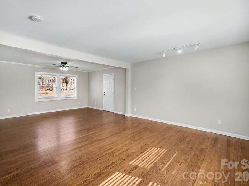 6626 Glenmoor Drive, Charlotte, NC 28214.  MLS# CAR4345144, YatesRealty ID 8215. 