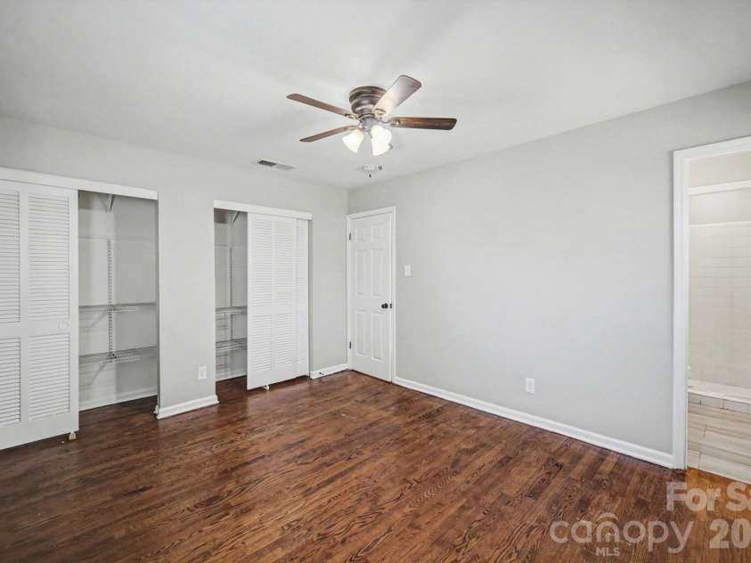 6626 Glenmoor Drive, Charlotte, NC 28214.  MLS# CAR4345144, YatesRealty ID 8215. 