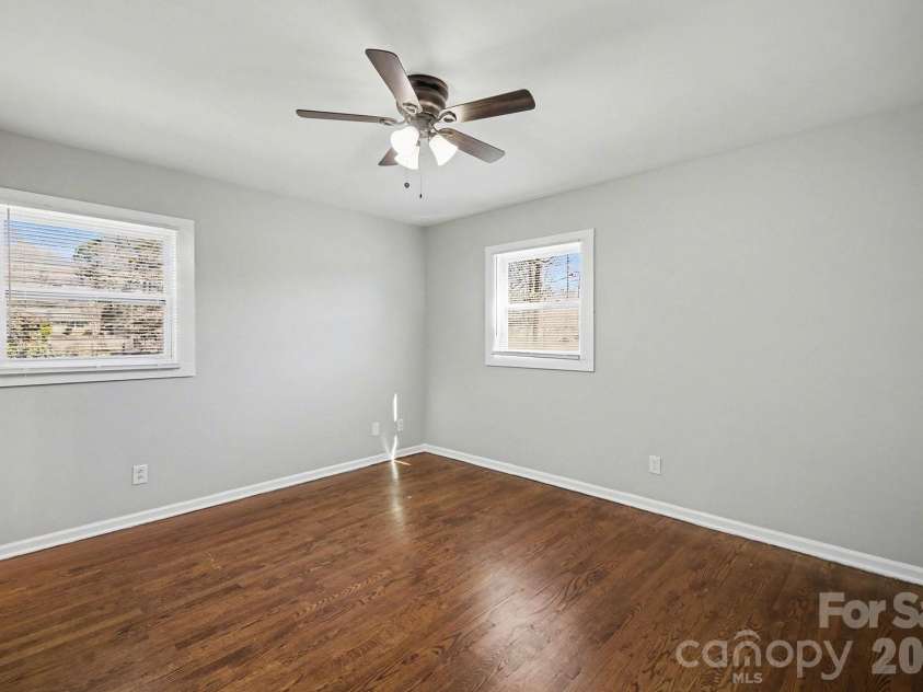 6626 Glenmoor Drive, Charlotte, NC 28214.  MLS# CAR4345144, YatesRealty ID 8215. 