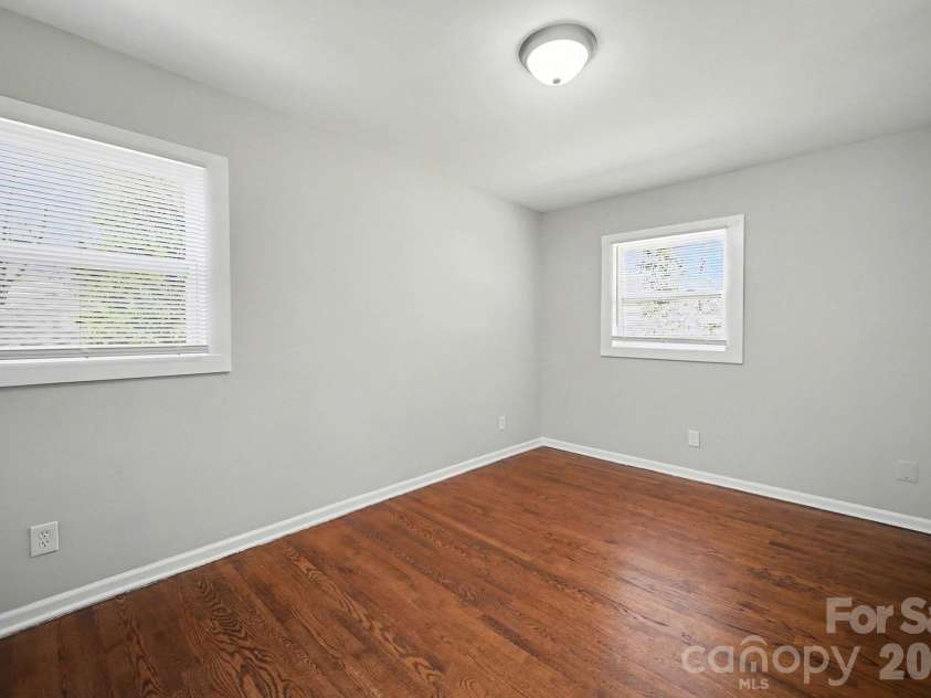 6626 Glenmoor Drive, Charlotte, NC 28214.  MLS# CAR4345144, YatesRealty ID 8215. 