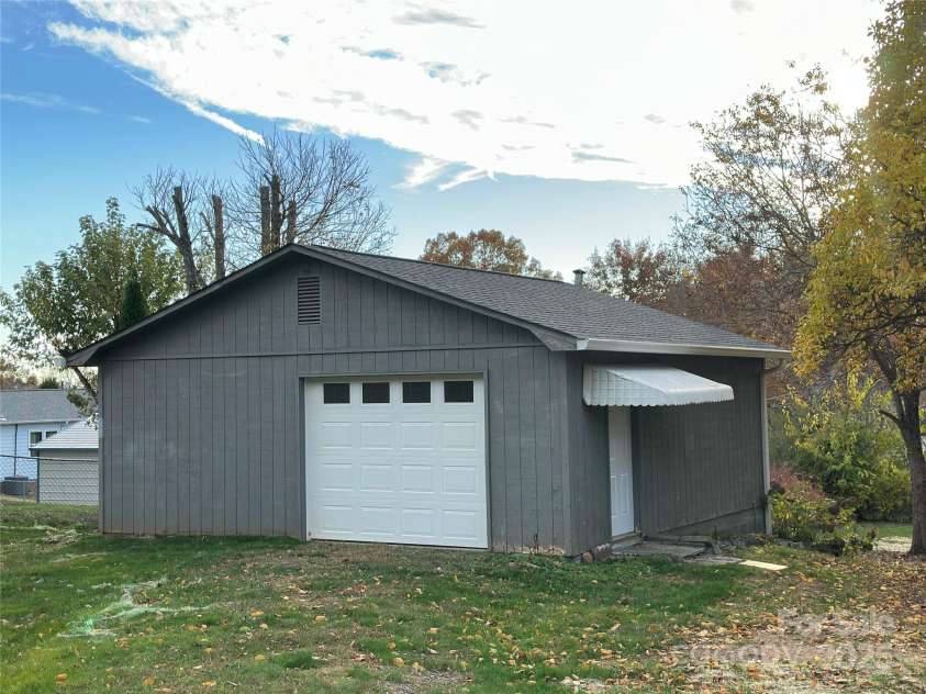 2945 Freezer Locker Road, Hudson, NC 28638.  MLS# CAR4319383, YatesRealty ID 8216. 